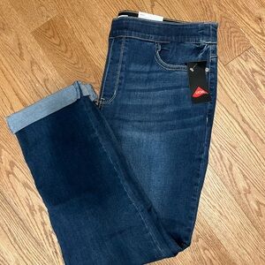 Brand new size 16 Croft & Barrow pull on jeans.